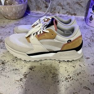 Columbia tennis shoes